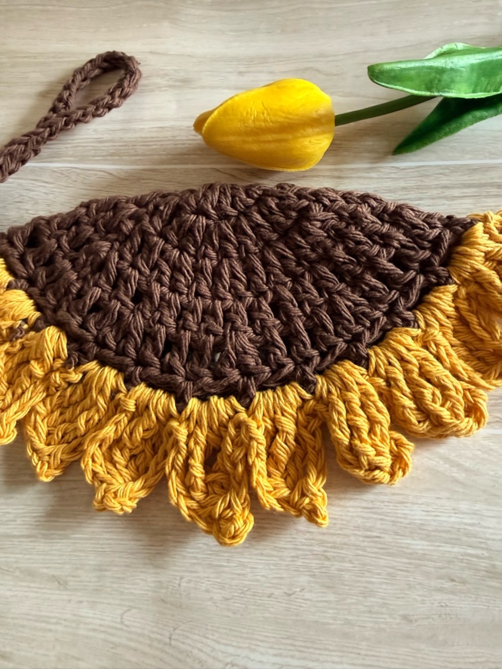 Handmade Crochet Eyeglass Holder & Case | Sunflower Design | Magnetic Closure - Picture 4 of 6